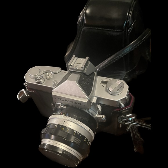 Full Set of Vintage antique Nikon Nikkormat SLR 35 MM Camera and leather bag - Picture 11 of 15